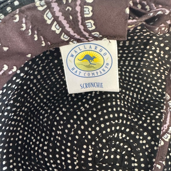 Wallaroo Scrunchie Black and White Women's Wide Brim Hat - Picture 6 of 9